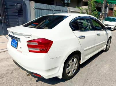Lady Doctor driven  Honda City 1.3 M/T 2018 B 2 B Genuine Lahore