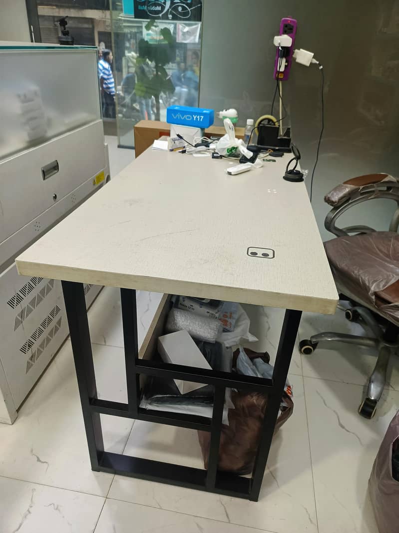 Office Table 4ft by 2ft 1