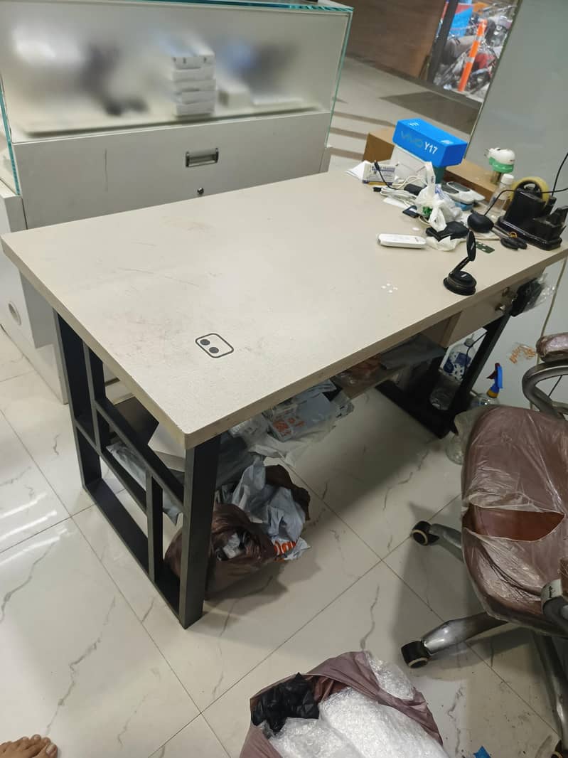 Office Table 4ft by 2ft 2