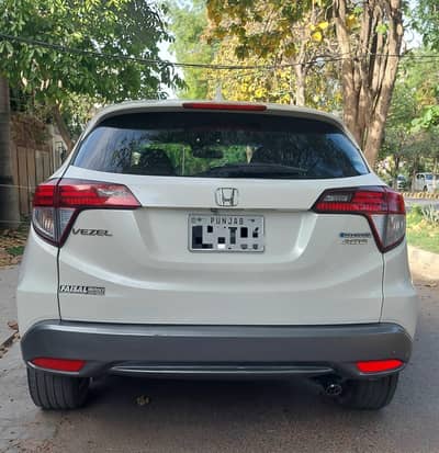 Honda Vezel Z Sensing pkg Top of line Awd  Total Genuine