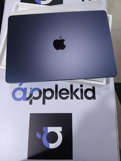 Macbook Air M5, 13.6" , Active Full warranty