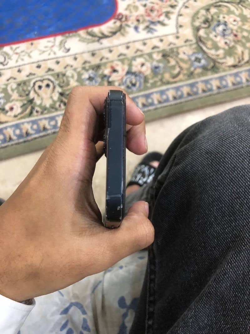 iPhone 13 6