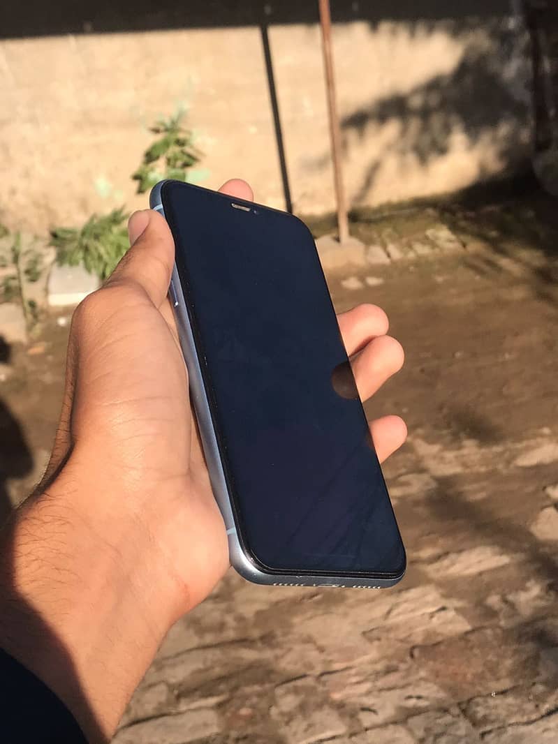 iPhone XR 3