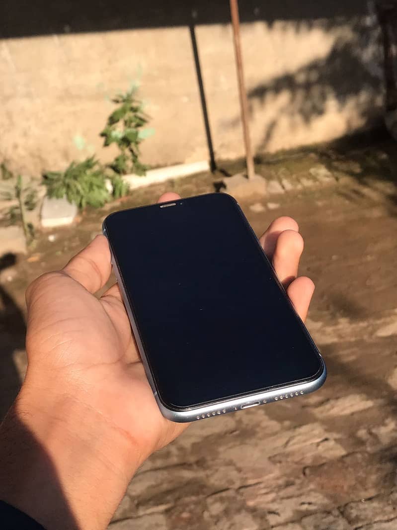 iPhone XR 4
