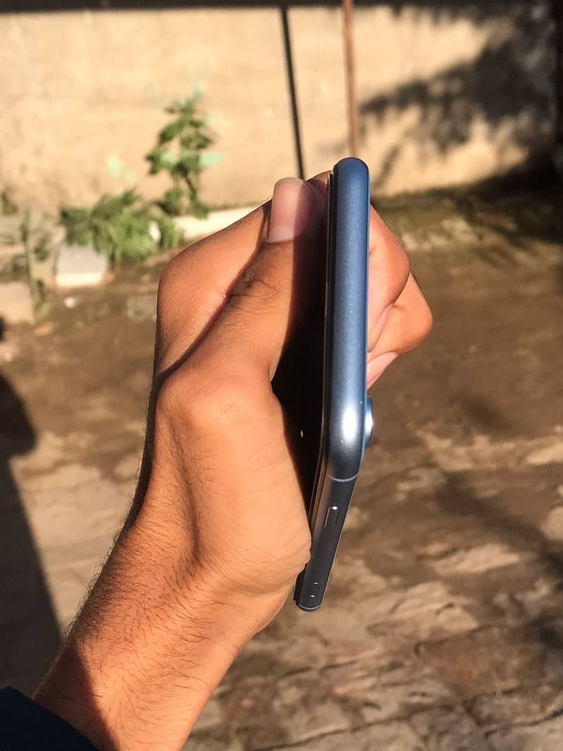 iPhone XR 7