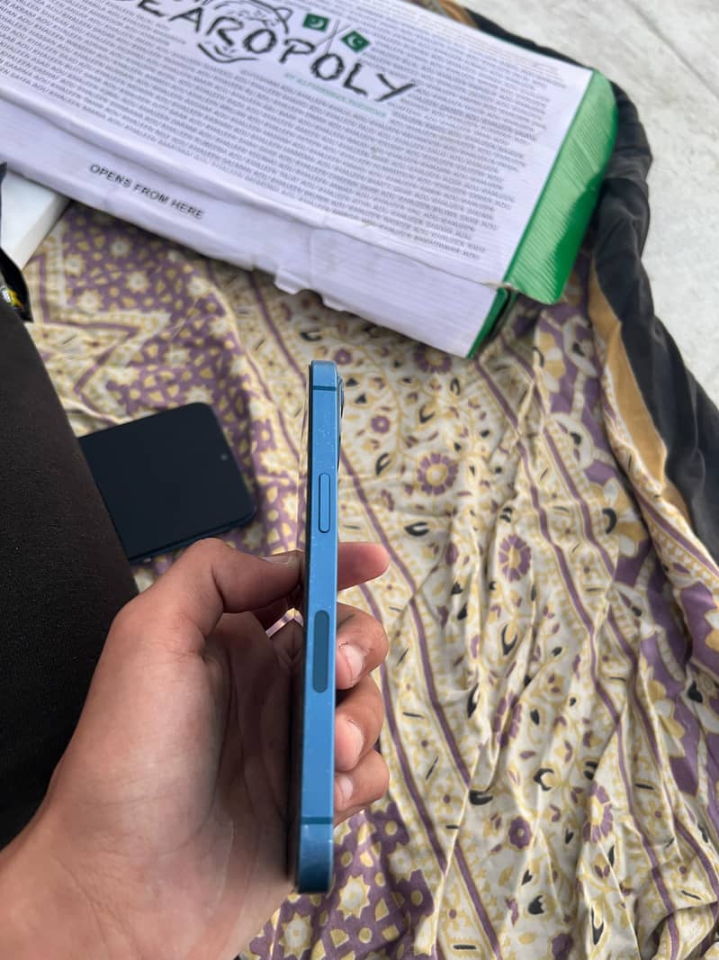 iPhone 13 3