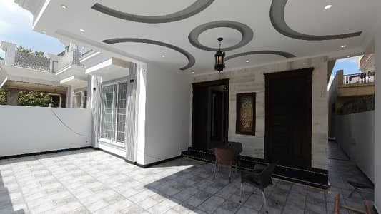Prime Location 10 Marla House For Grabs In Gulraiz Housing Scheme