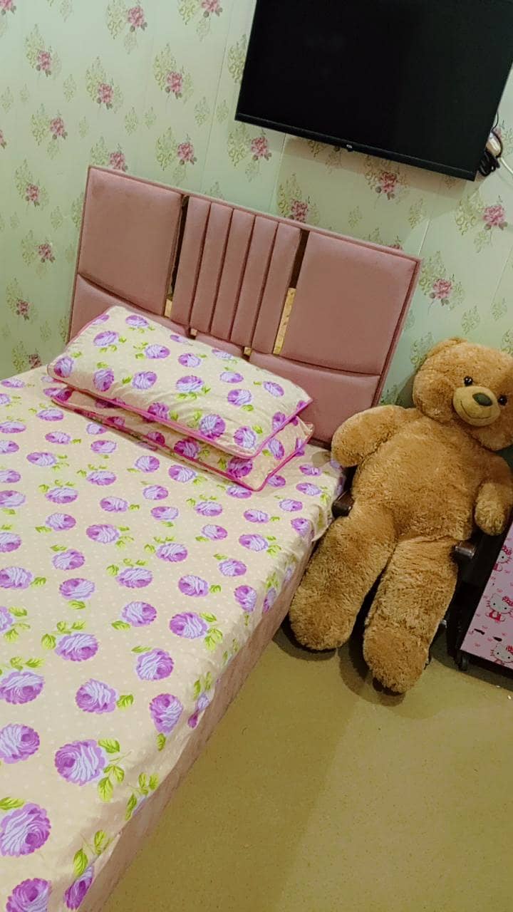 single bed/ bed 0