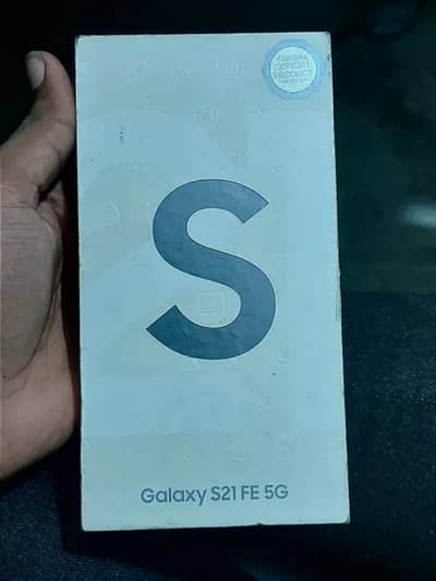 galaxy s21fe 5g  with box and charger