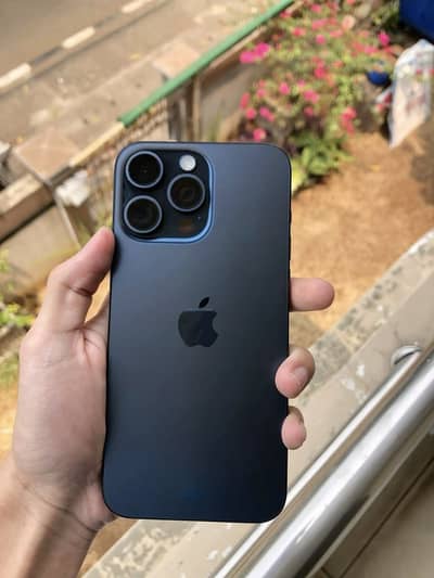 iPhone 15 pro max with box 10/10 condition