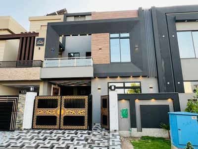 Prime Location 5 Marla House