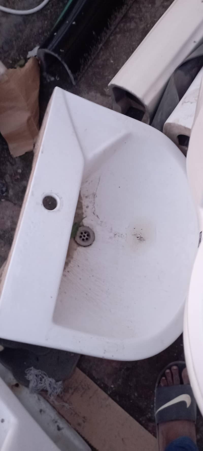Commode and Basin set 0