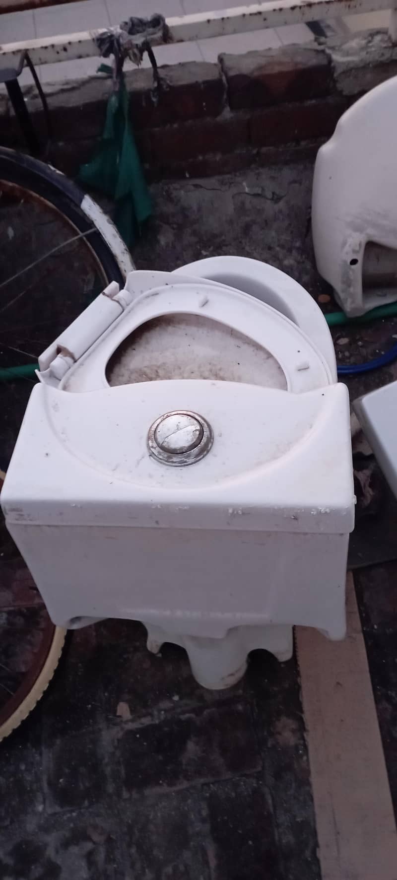 Commode and Basin set 1