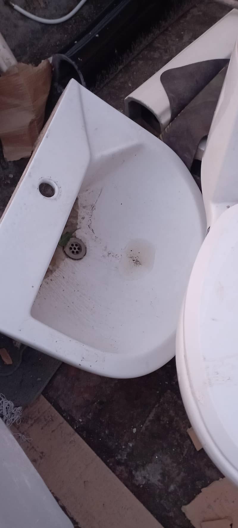Commode and Basin set 4