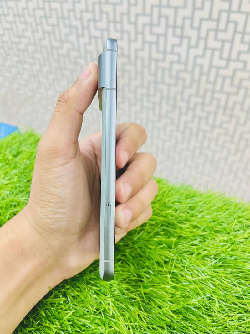 Google Pixel 8 4