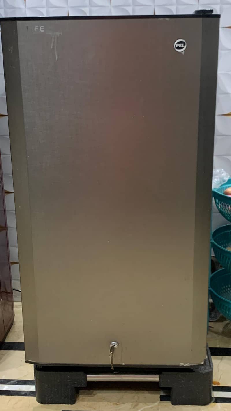 Mini-medium sized fridge 1