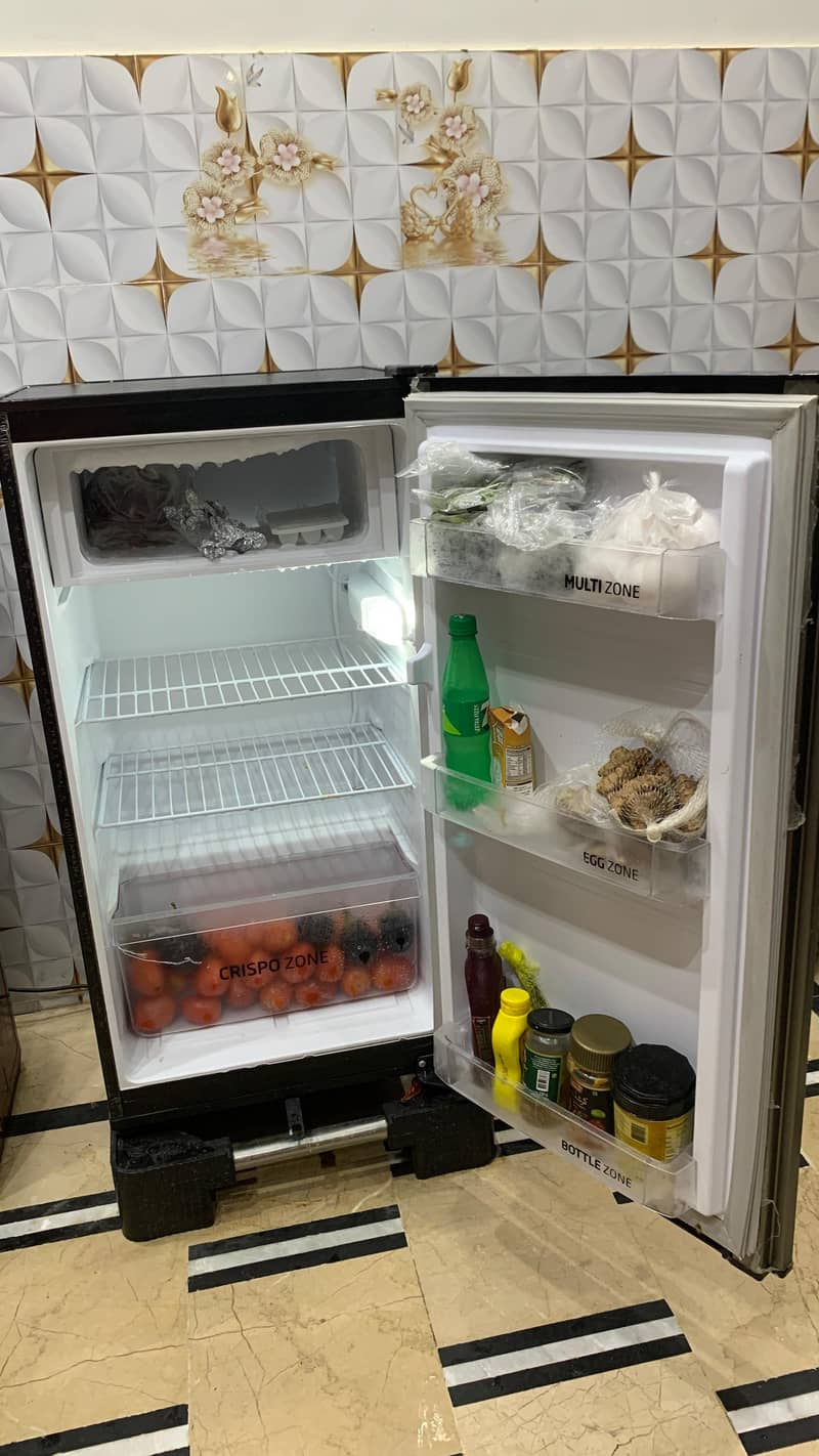 Mini-medium sized fridge 4