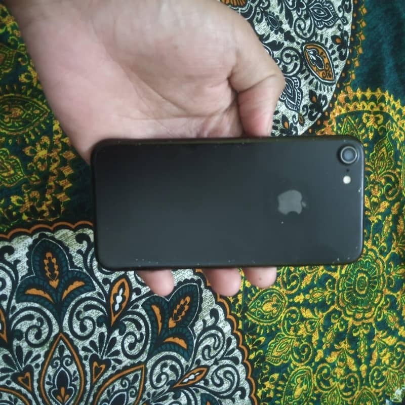Apple iPhone 7 1