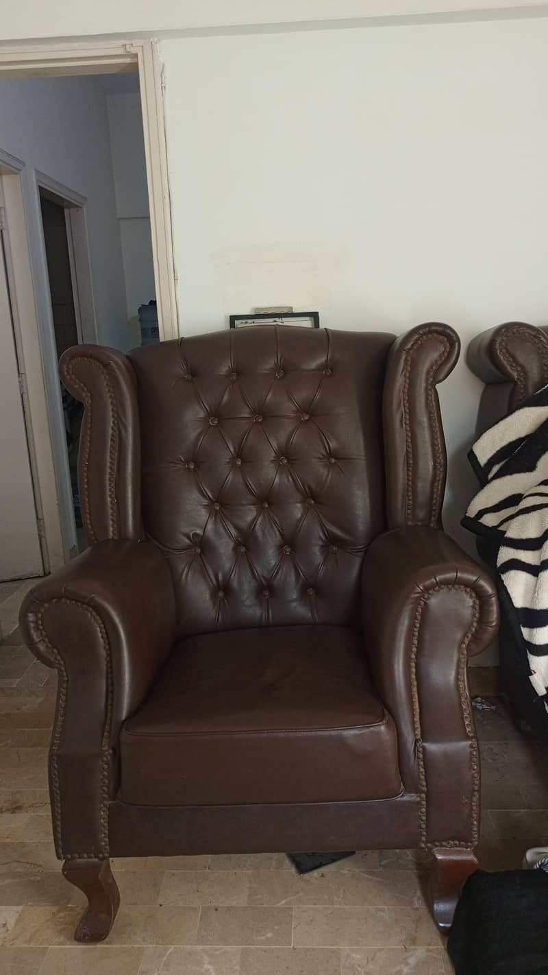 2 leather sofas 0