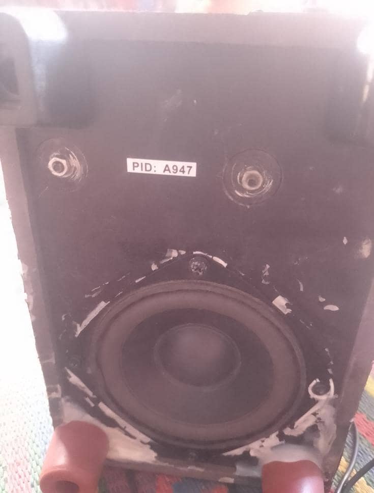 Logitech good base speakers 3