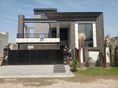 Luxurious 1 Kanal Brand New House for Sale
