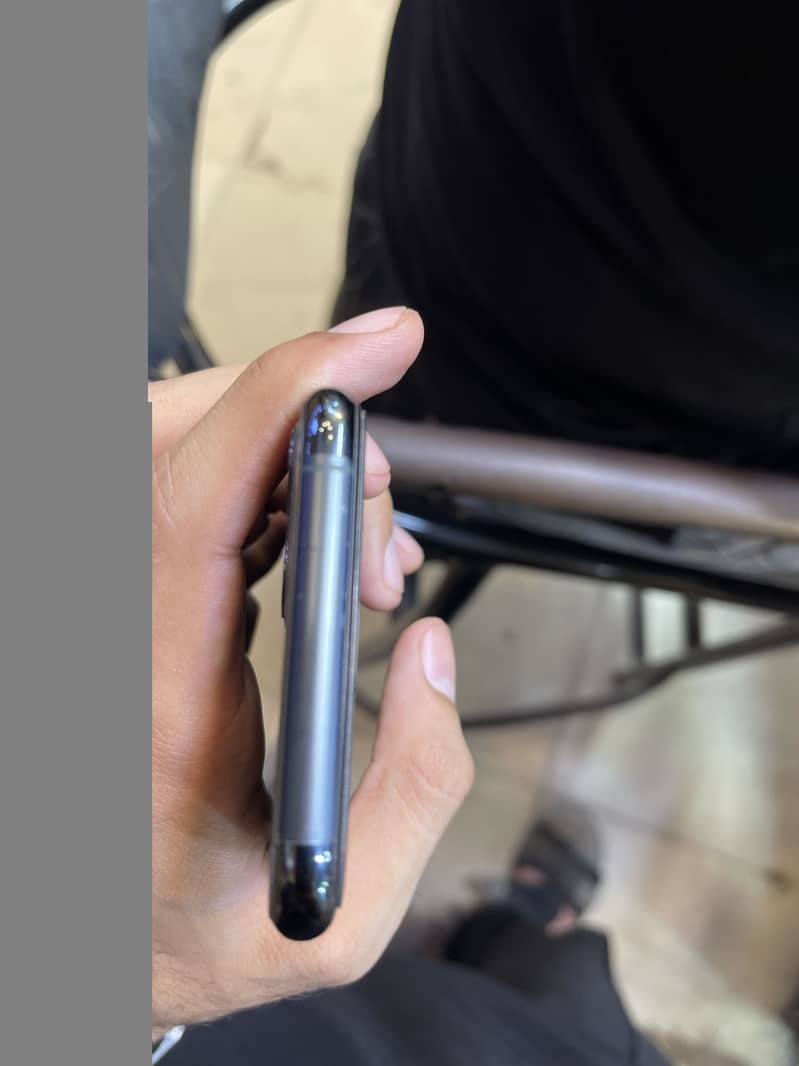 iPhone 11 Pro 1