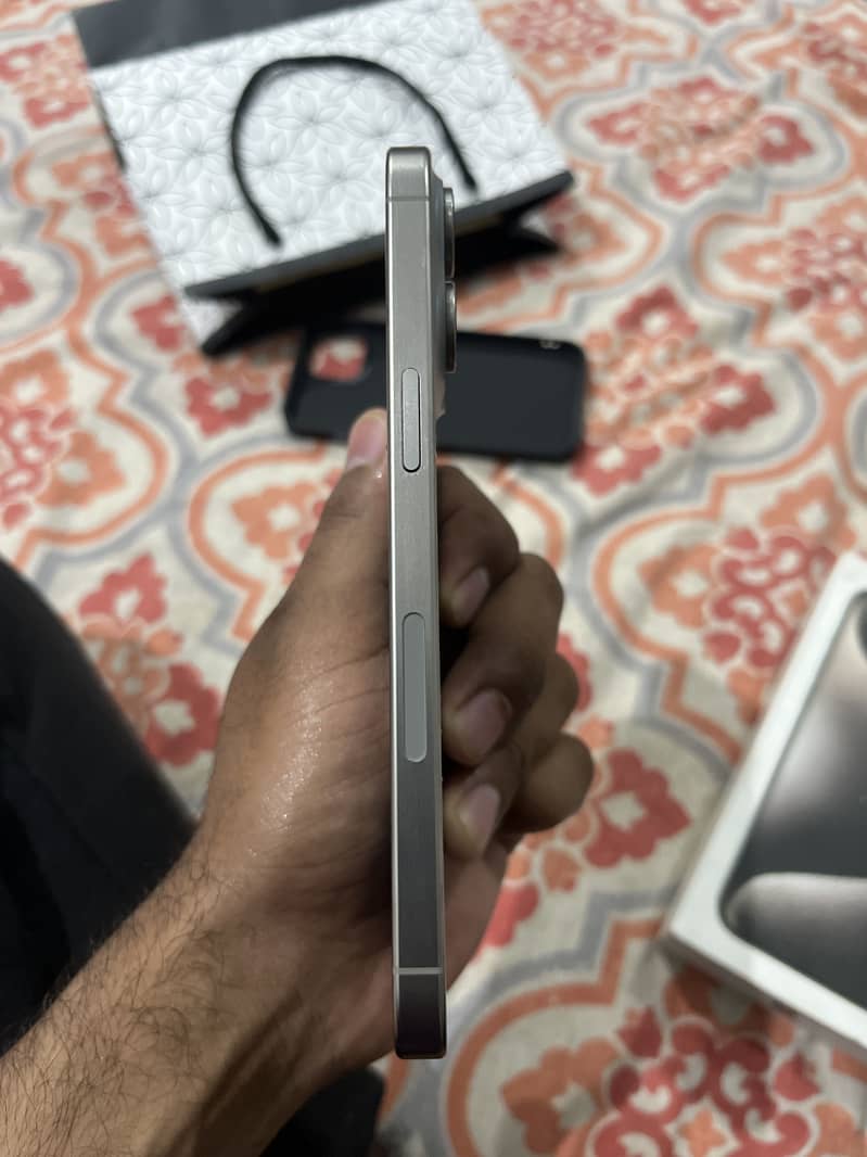 Iphone 15 pro max 4