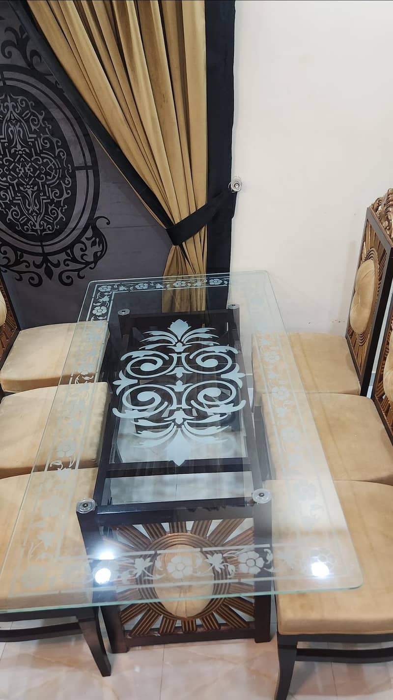 Dining table 0