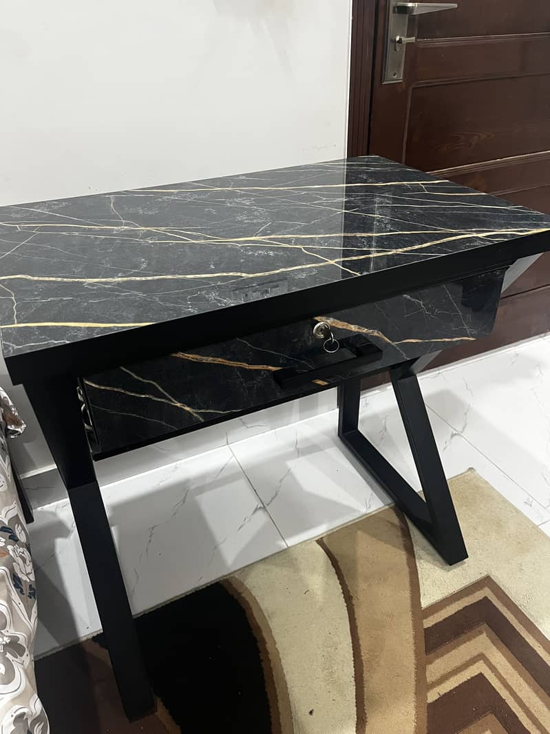 K-Shape Metal Base Table 1
