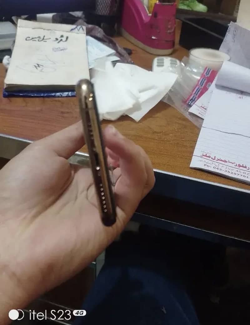Iphone 11 pro max 4