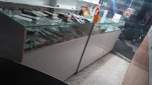 counters with mirror.