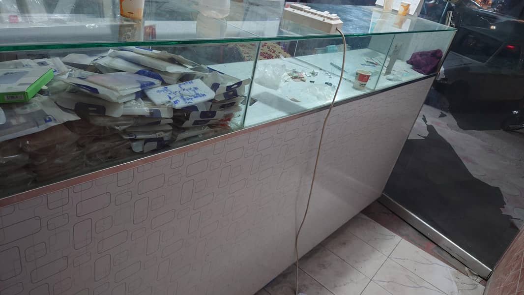 counters with mirror. 2