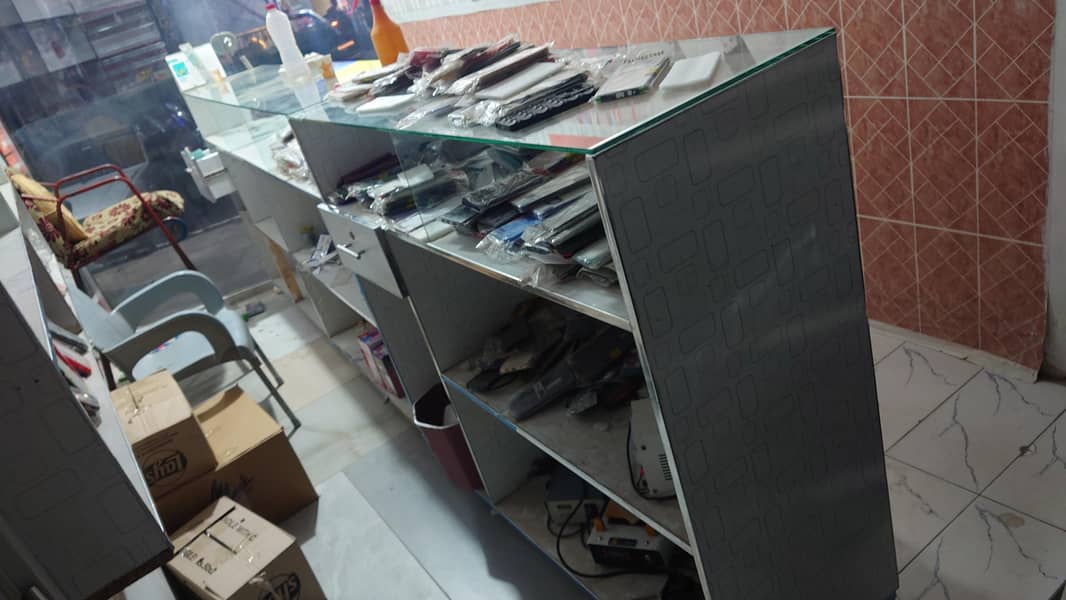 counters with mirror. 4