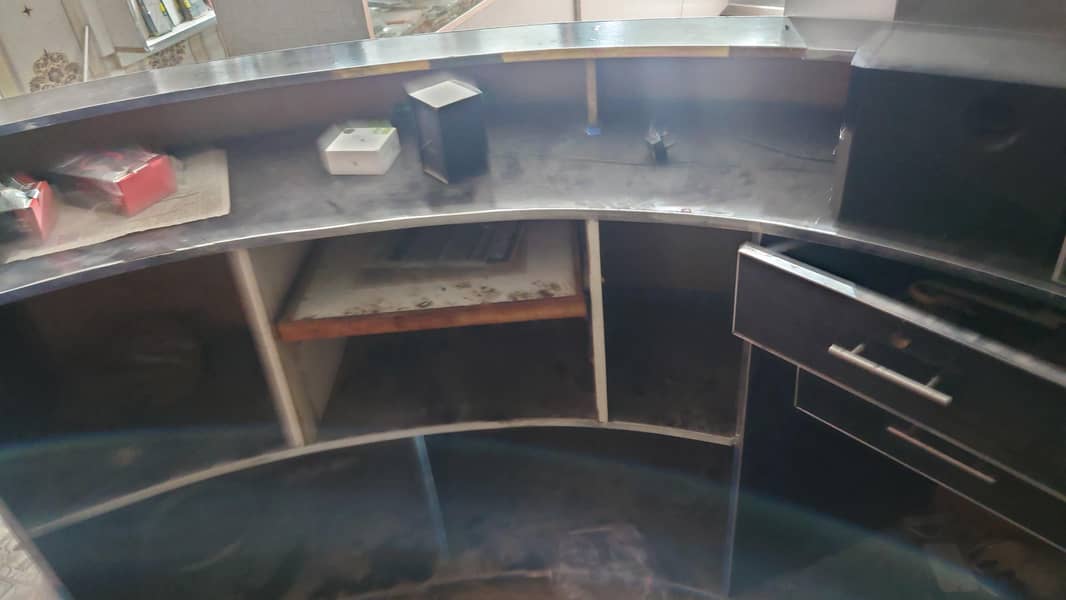 counters with mirror. 5