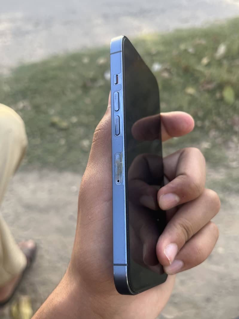 iPhone 13 Pro 4