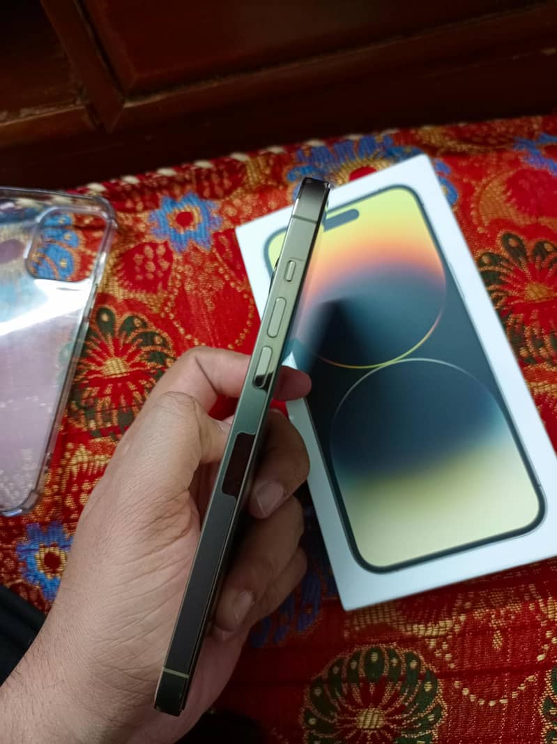 14 pro max 4