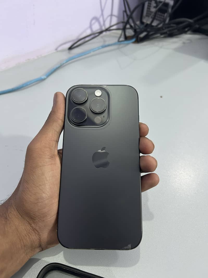 Apple Iphone 16 pro 0