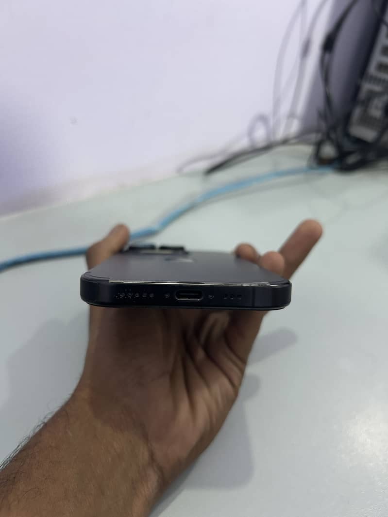 Apple Iphone 16 pro 1