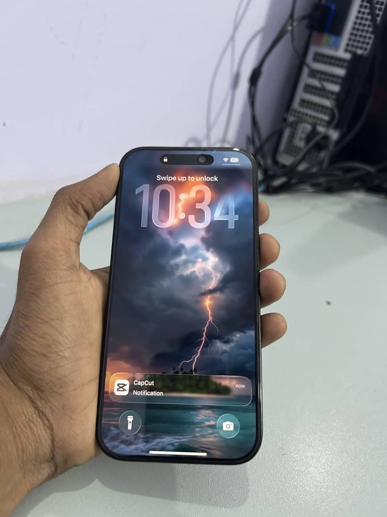 Apple Iphone 16 pro 3