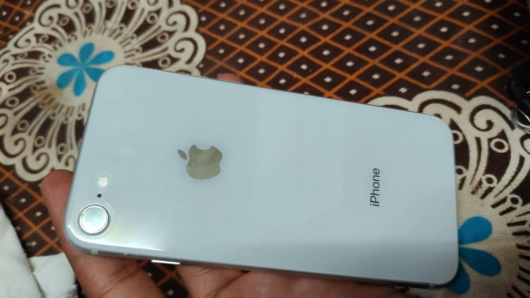 iPhone 8 0