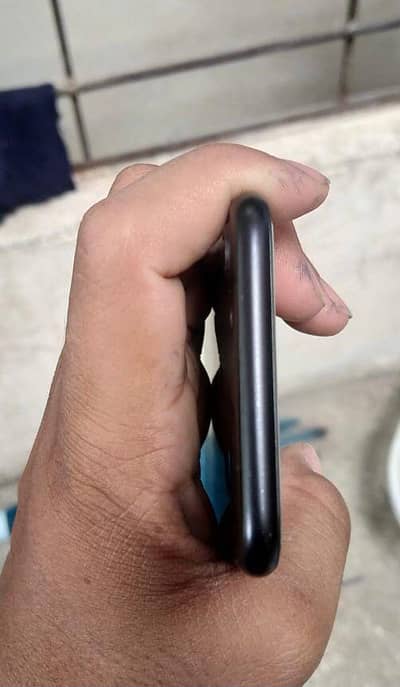 APPLE IPHONE 7 32GB GOOD CONDITION URGENT SALE