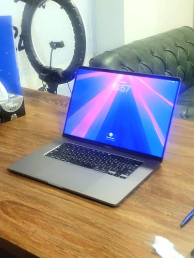 MacBook Pro 2019 16” | Core i9 | 32GB RAM | Gaming & Editing Beast