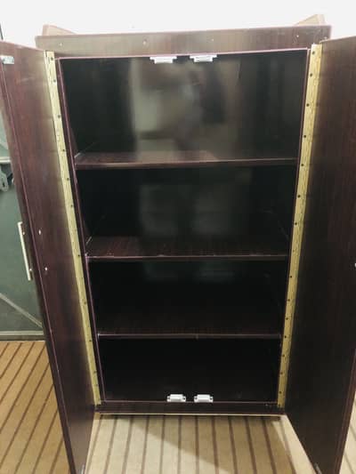 Almari Rack