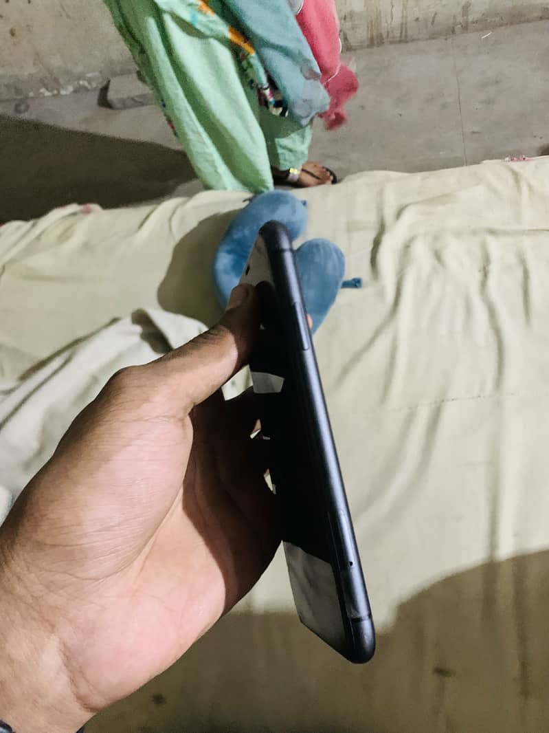 iPhone 11 3