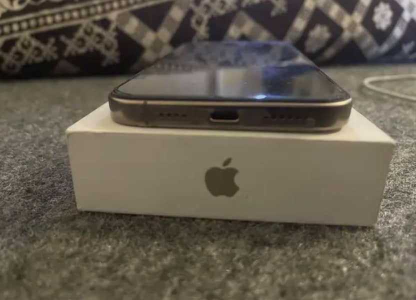 Iphone 16 pro 3