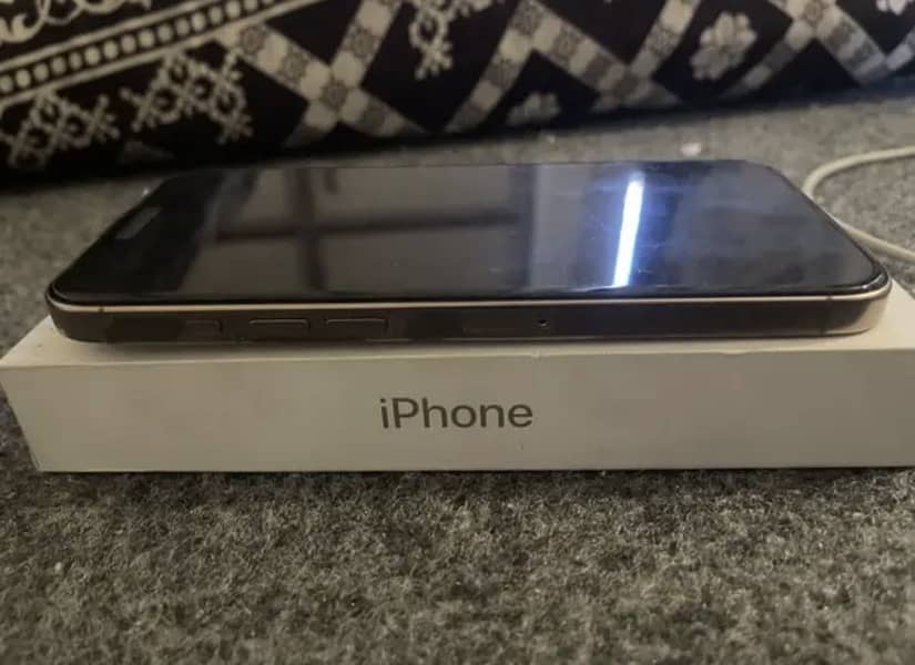 Iphone 16 pro 4