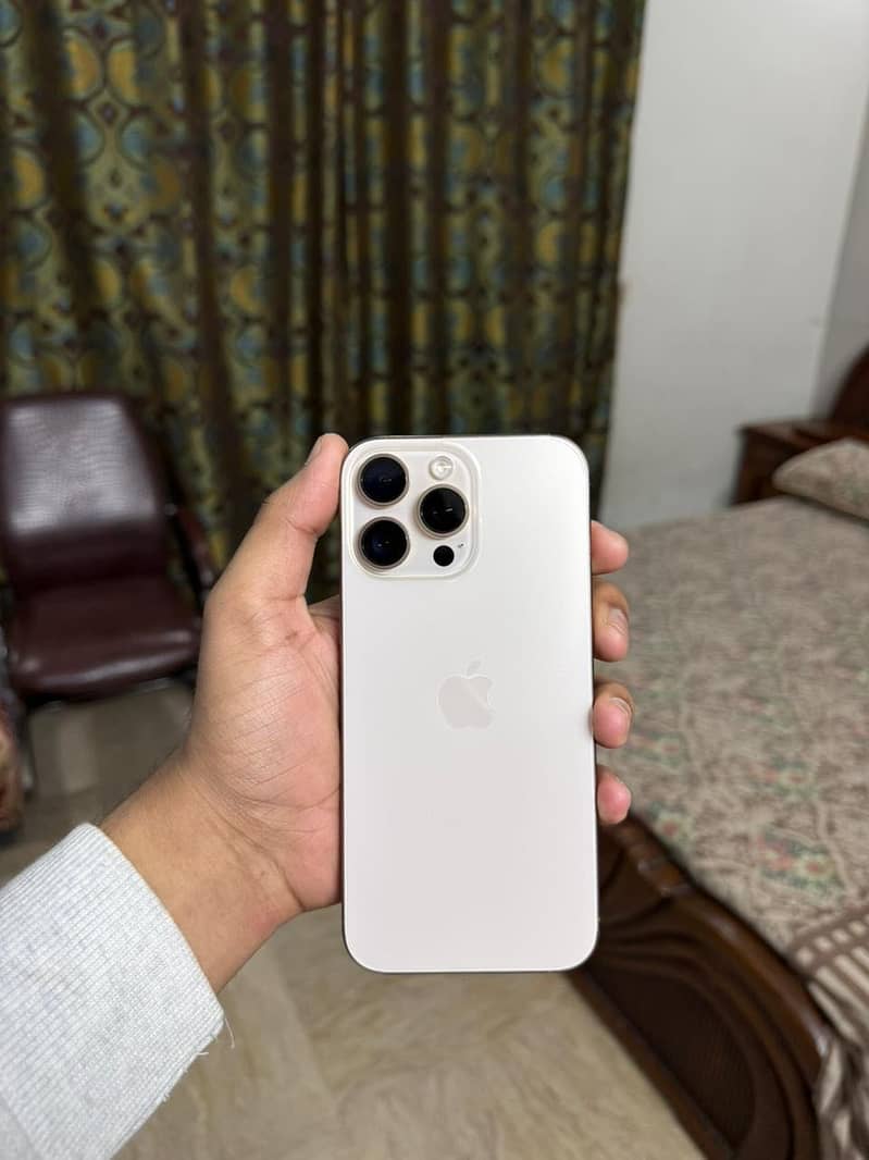 Iphone 16 pro max 3