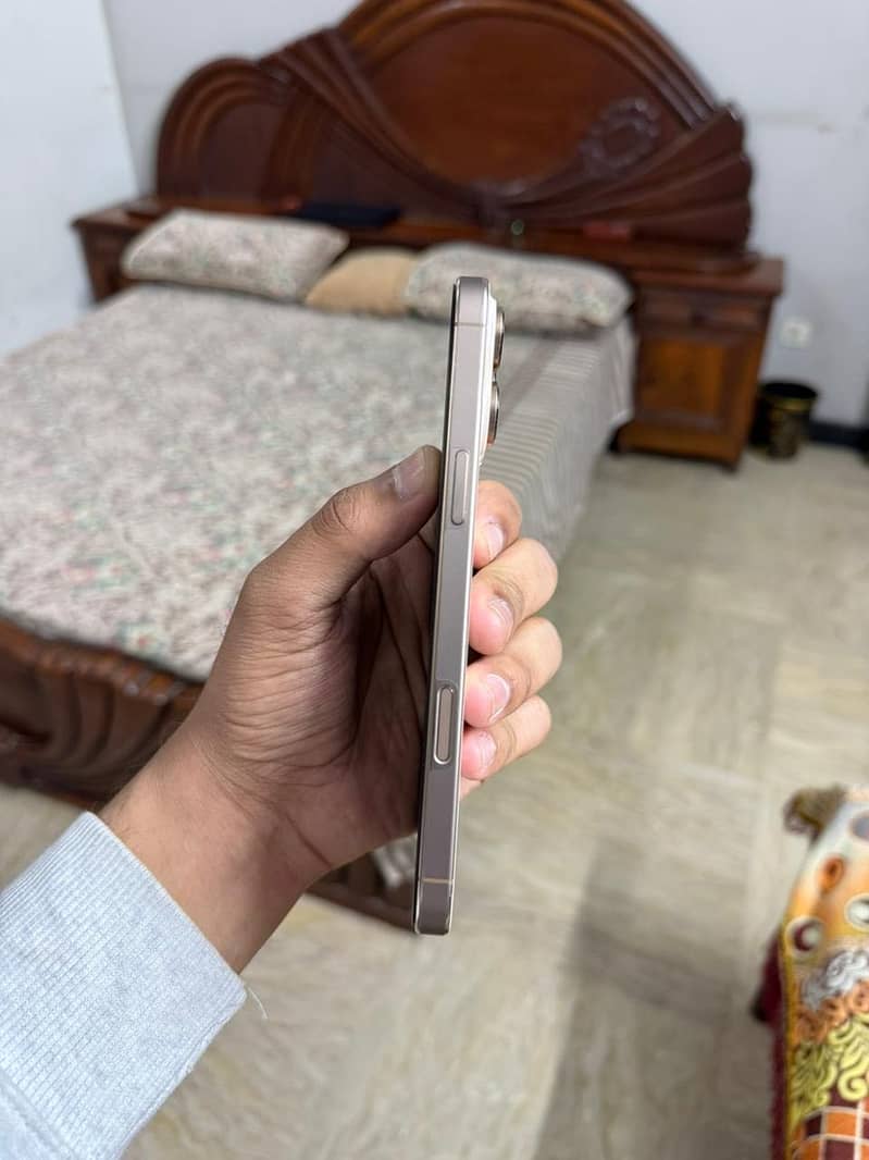 Iphone 16 pro max 4