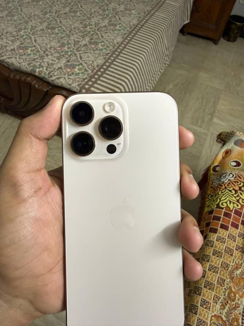 Iphone 16 pro max 5