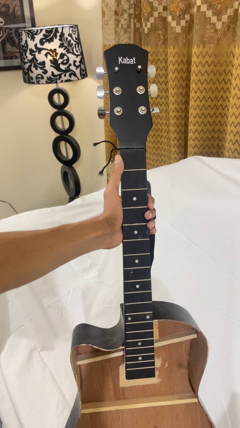 Guitar without front panel 4